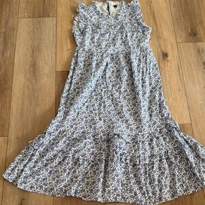 Universal Thread White and Navy Floral Smocked Top